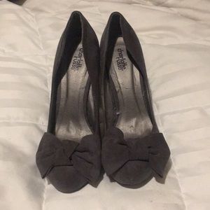 Grey suede Heels with bows